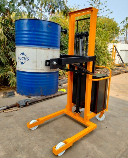 Battery Operated Drum Lifter cum Tilter - 1.6 Mtr. - Image 3